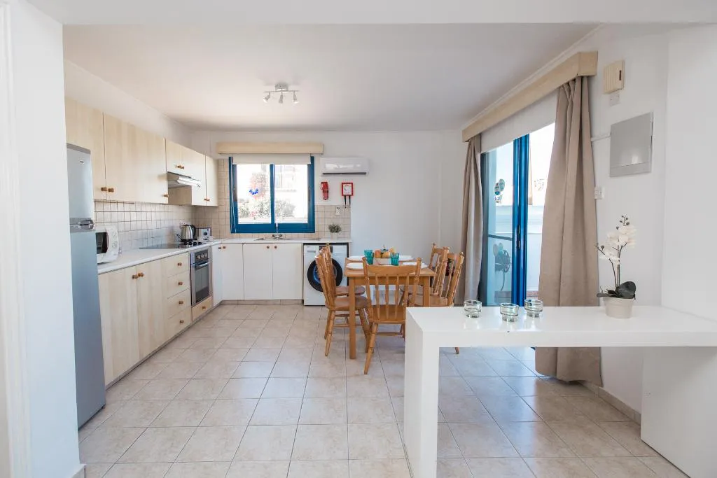 VILLA TWO BEDROOMS Room, Flouressia Gardens, Cyprus