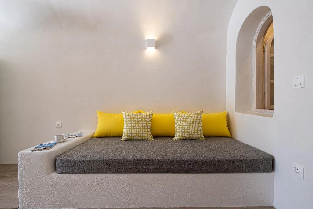 HOUSE TWO BEDROOMS TWO BATHROOMS Room, White Orchid Cave House & Studio, Santorini