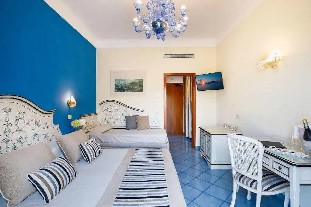 TRIPLE WITH BALCONY Room, Zi' Teresa, Naples