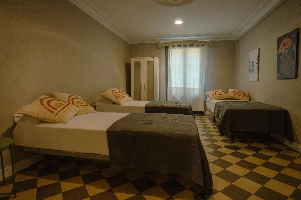 APARTMENT CAPACITY 8 Room, Smartr Barcelona Ramblas, Barcelona