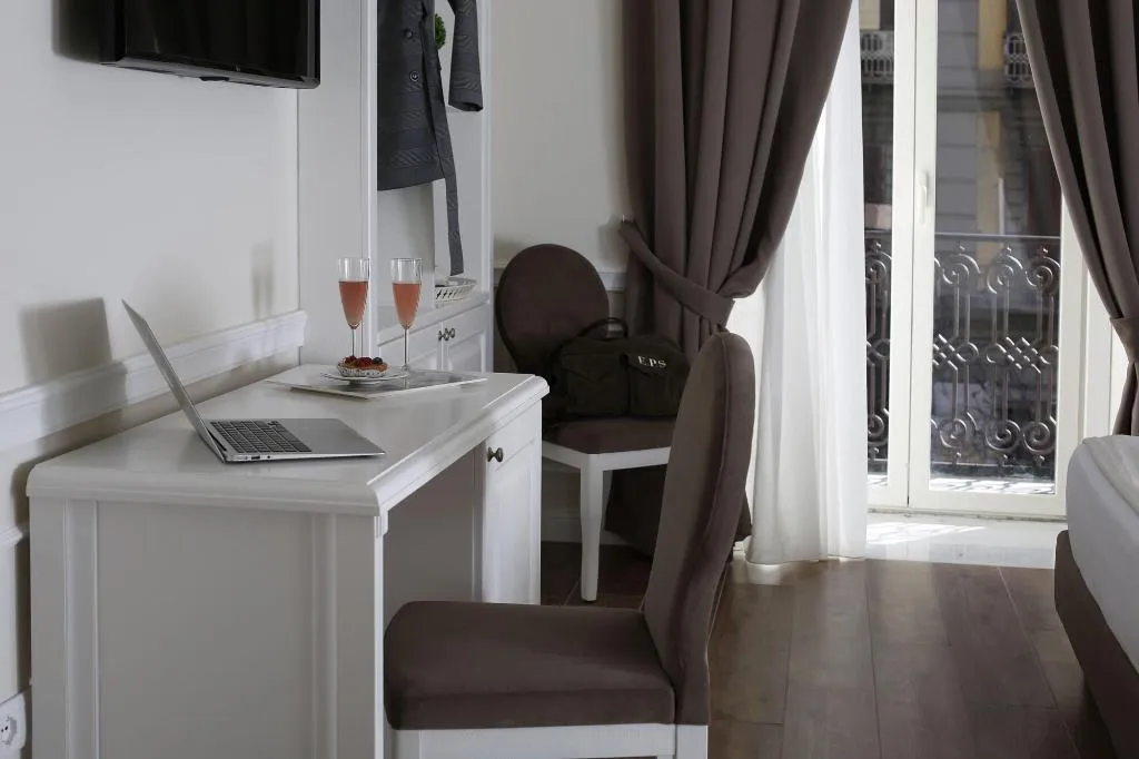 Room, La Fontanina Suites, Naples