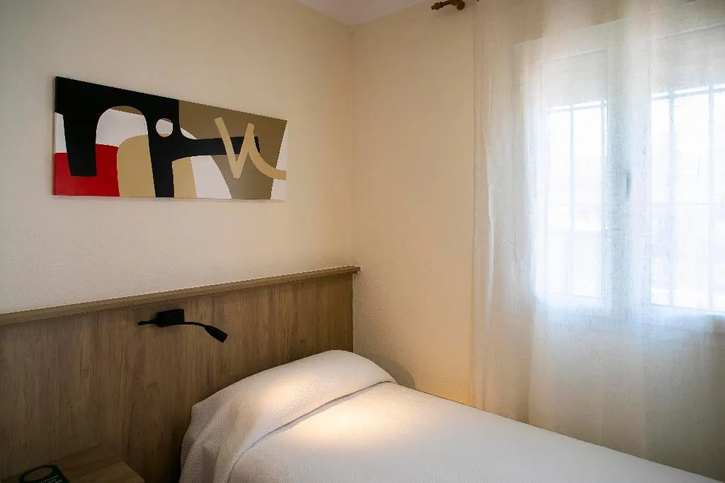 DOUBLE SINGLE USE WITH DOUBLE BED Room, Pensión dulces sueños, Seville