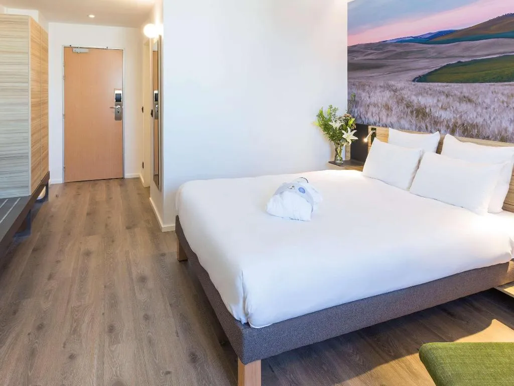 DOUBLE EXECUTIVE QUEEN BED Room, Novotel Madrid Feria and Airport, Madrid