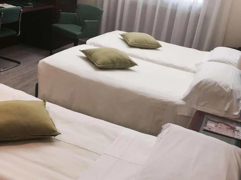 TRIPLE TWO BEDS Room, Astoria Sure Hotel Collection by Best Western, Milan