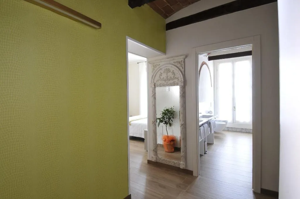 Room, Canto Degli Aranci, Florence