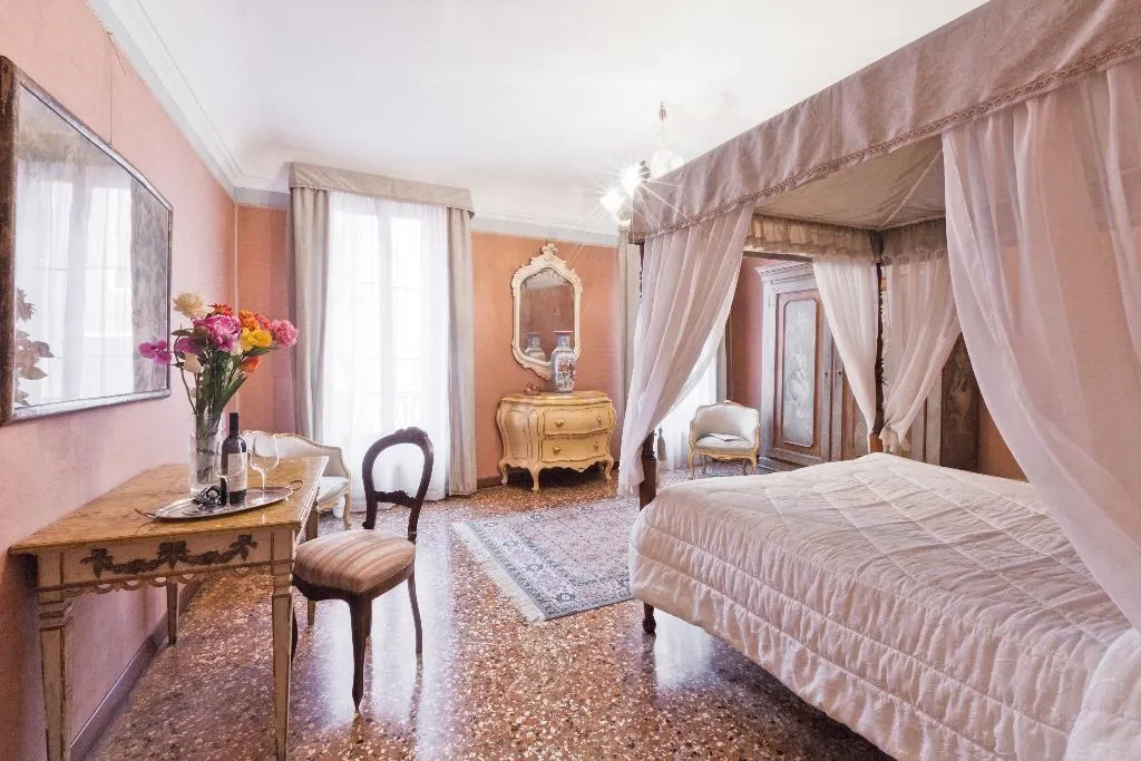 APARTMENT WITH TERRACE Room, Palazzetto San Lio, Venice