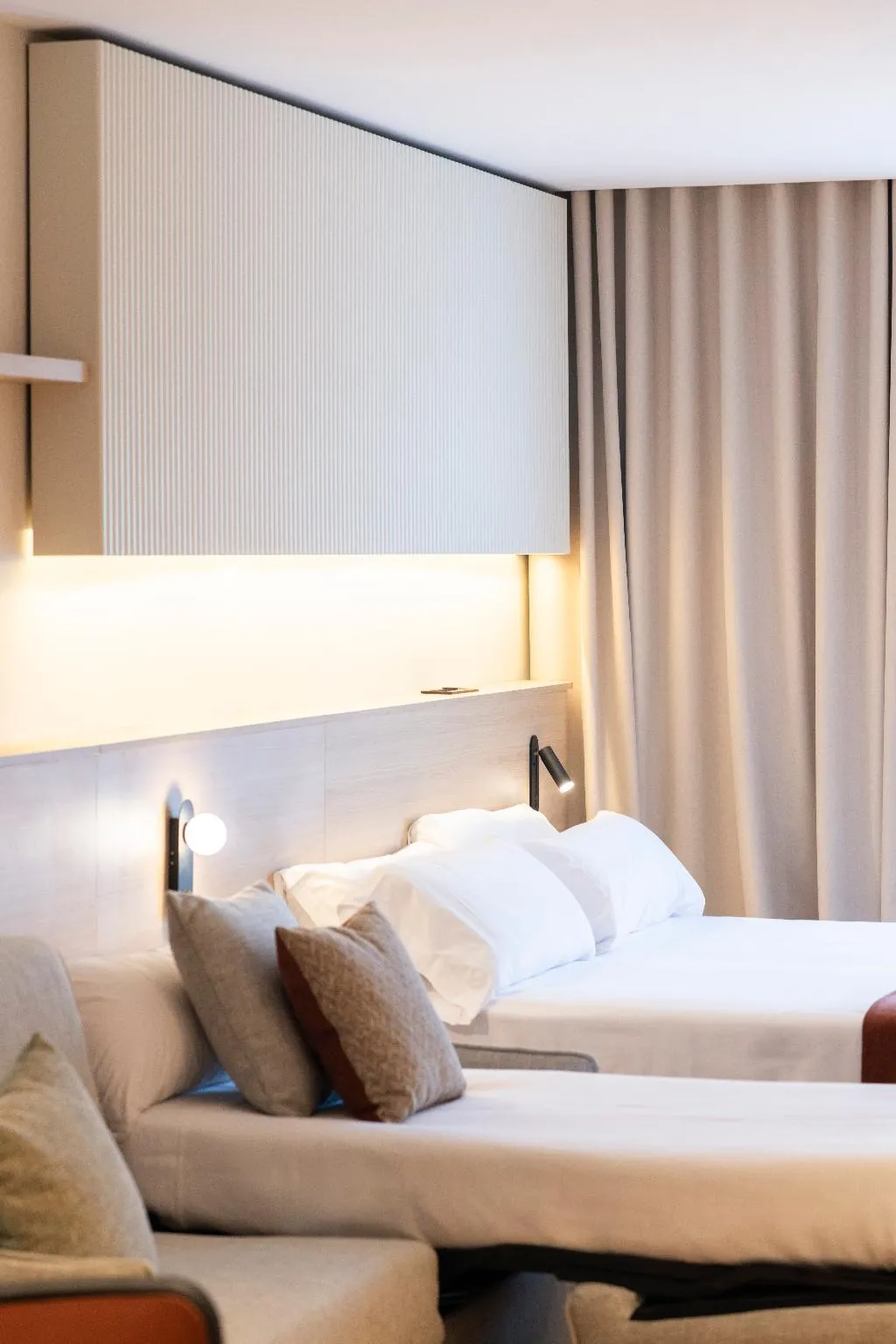 QUADRUPLE SUPERIOR Room, Aparthotel Atenea Calabria, Barcelona