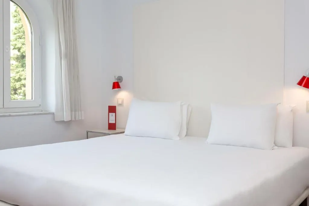 Room, Dorma Victoria Palace, Madrid