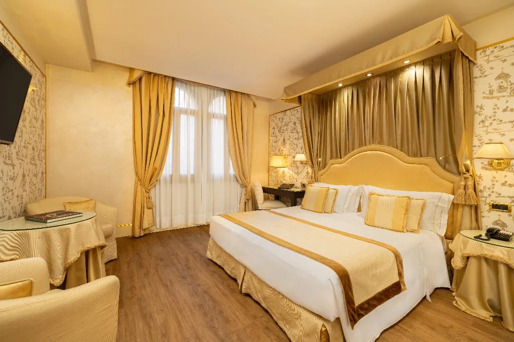 DOUBLE DELUXE Room, A La Commedia, Venice