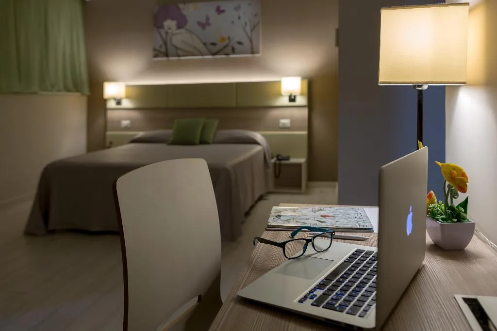 JUNIOR SUITE STANDARD Room, Cristina, Naples