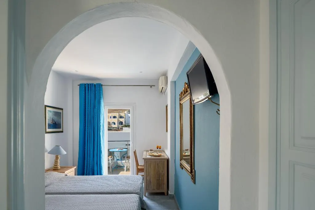 Double or Twin CLASSIC Room, Alesahne Beach, Santorini