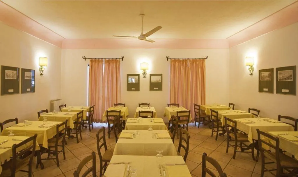 Restaurant, Villa Maria, Naples