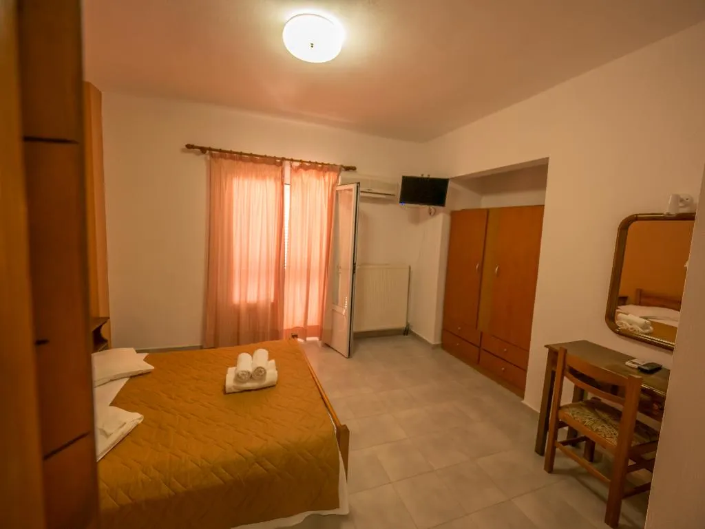 APARTMENT CAPACITY 5 Room, Harbour View, Kalamata