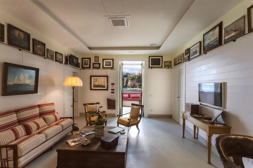 Lobby, Yacht Club Capo Cervo Suites, Naples
