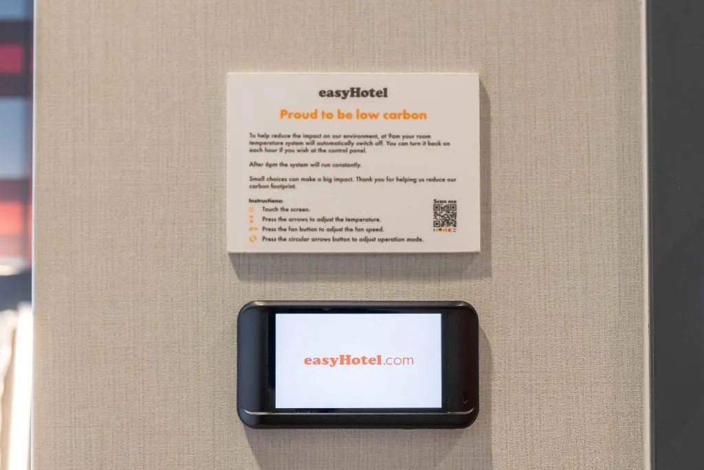 TWIN STANDARD Room, easyHotel Dublin City Centre, Dublin