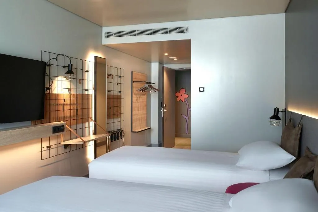 TWIN WITH VIEWS Room, Moxy Athens City, Athens