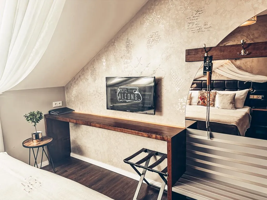 DOUBLE DELUXE KING BED Room, Alfons Boutique Hotel, Prague