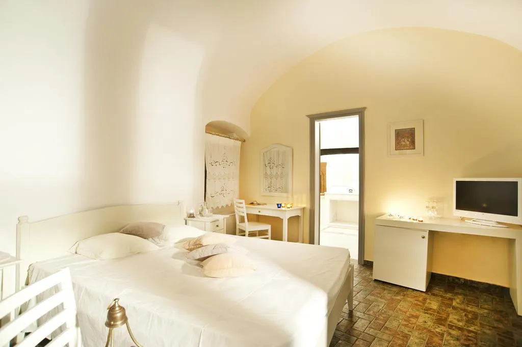 SUITE STANDARD Room, Markezinis Suites, Santorini