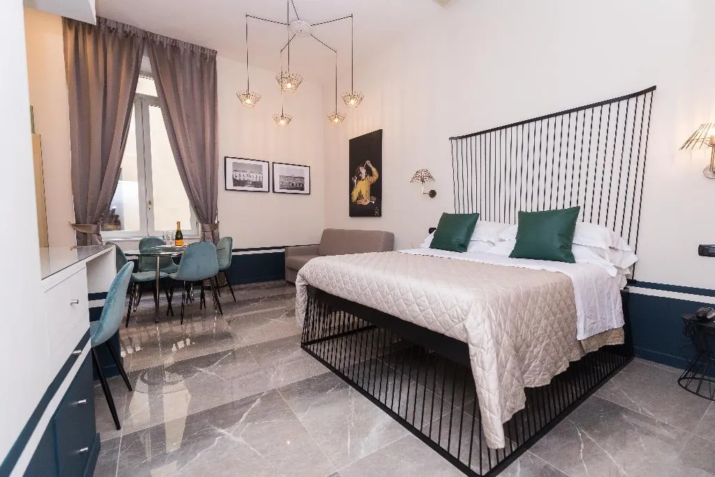 JUNIOR SUITE DELUXE Room, Il salotto della regina, Naples