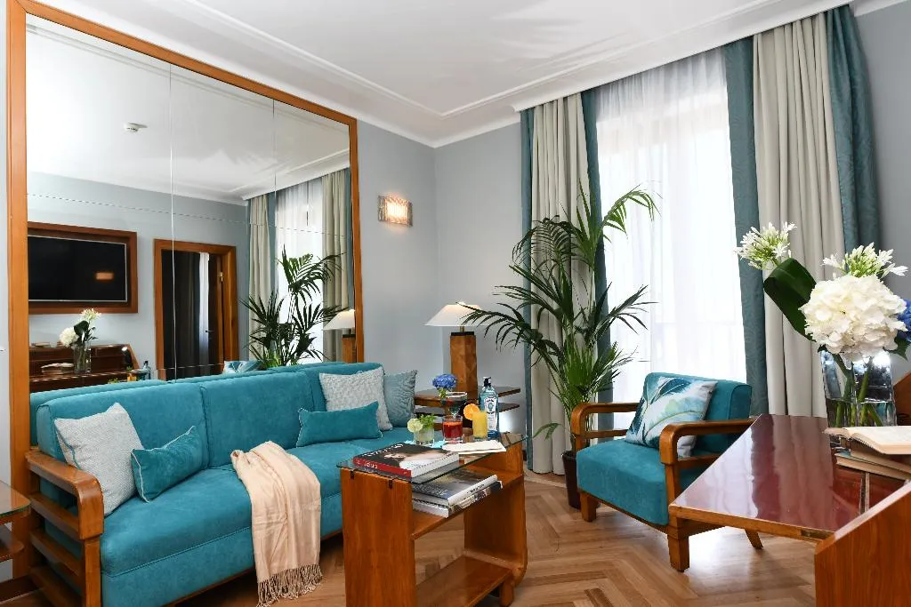 JUNIOR SUITE STANDARD Room, Bettoja Hotel Mediterraneo, Rome
