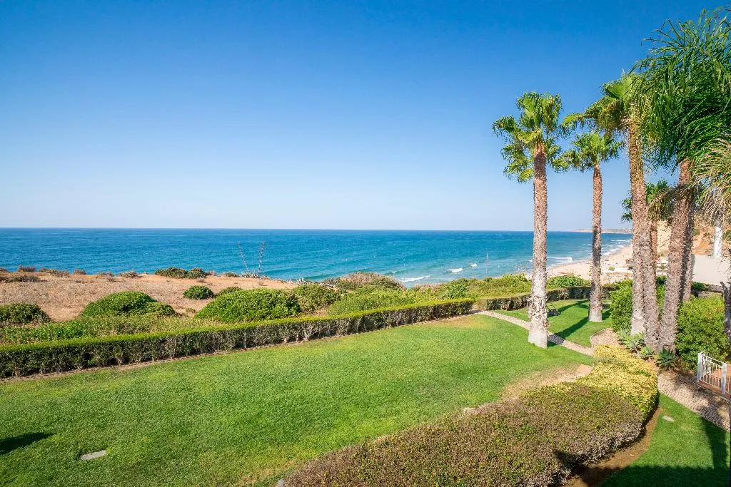 APARTMENT PREMIUM OCEAN FRONT Room, Clube Porto Mós, Algarve