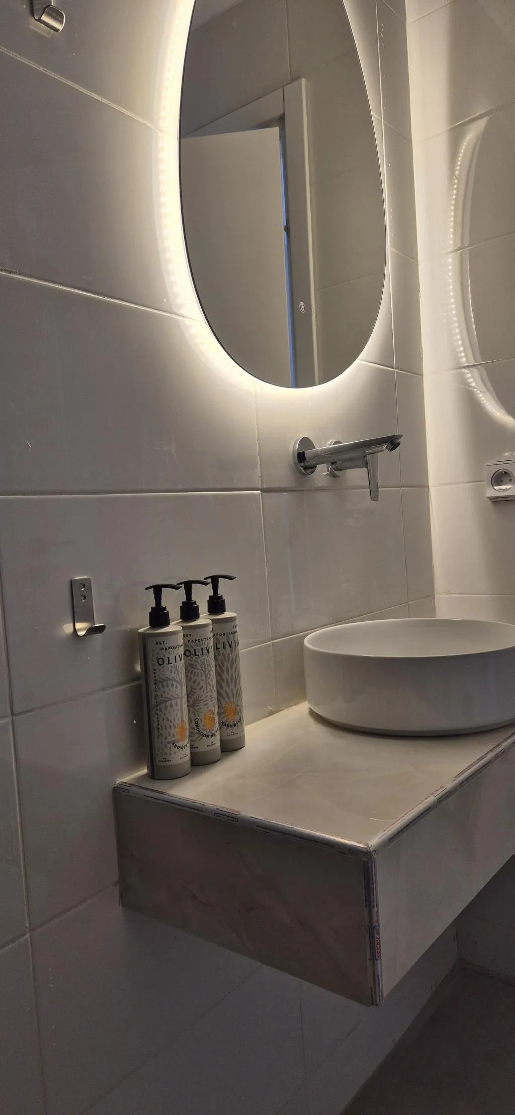 SUITE DELUXE ONE BED Room, Figleaf Kypseli, Athens