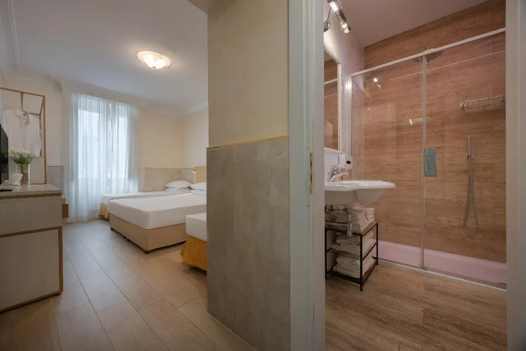 QUADRUPLE STANDARD Room, Palladium Palace, Rome