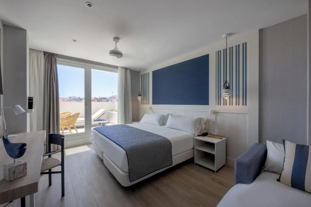TRIPLE SUPERIOR WITH TERRACE Room, Catalonia Mirador des Port, Menorca