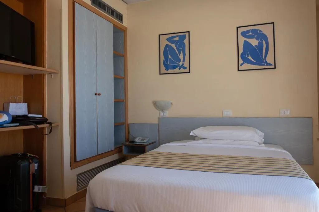 Room, Ping Pong, Rome