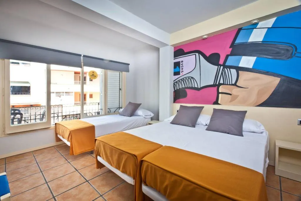 Room, Ten Hostel, Ibiza