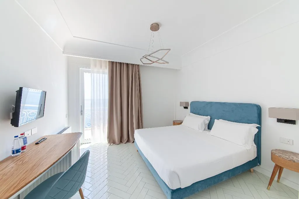DOUBLE DELUXE SEA VIEW WITH BALCONY Room, Hotel Club Due Torri, Naples