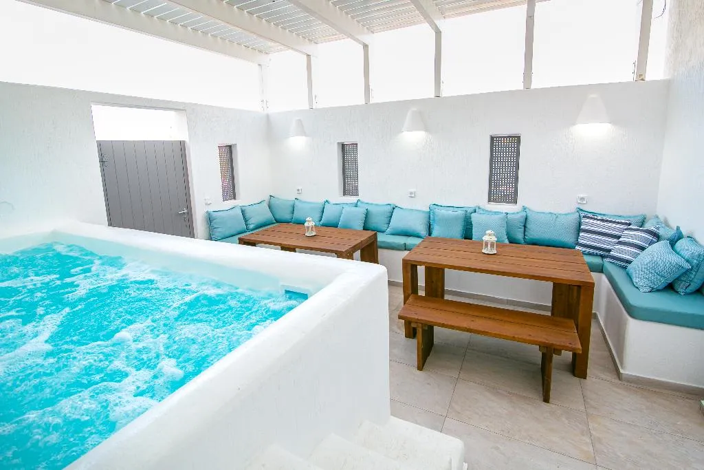 SUITE DELUXE WITH JACUZZI Room, Aegean Melody Suites, Santorini