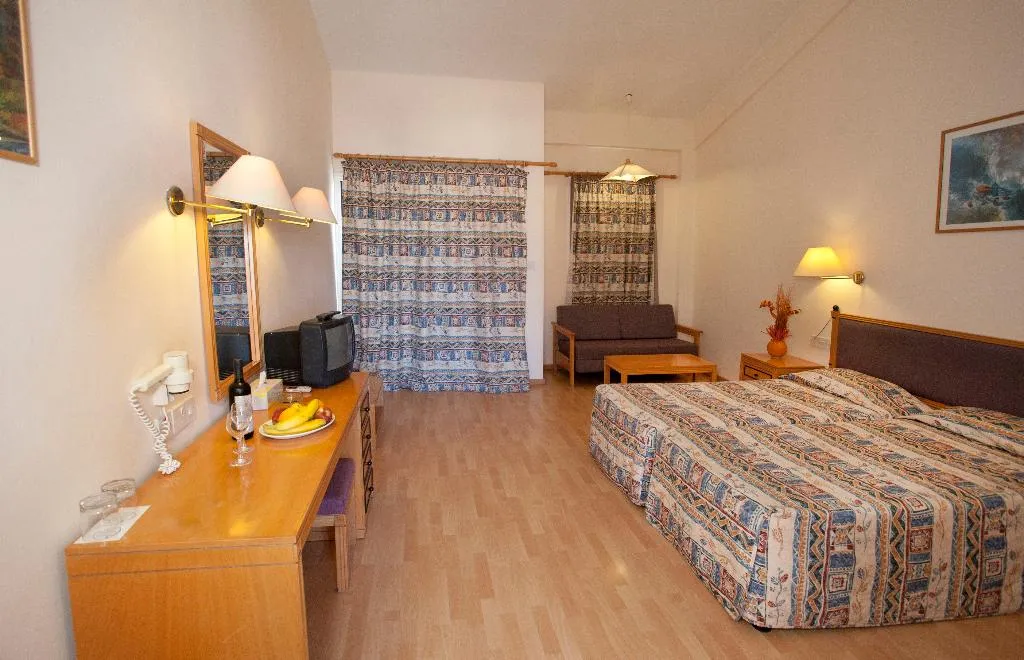 JUNIOR SUITE CAPACITY 1 Room, Episkopiana, Cyprus