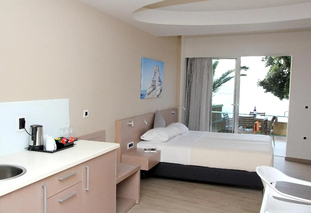 TRIPLE SUPERIOR Room, Renieris Hotel, Crete