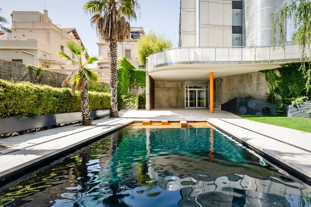 Pool, Ikonik Angli, Barcelona