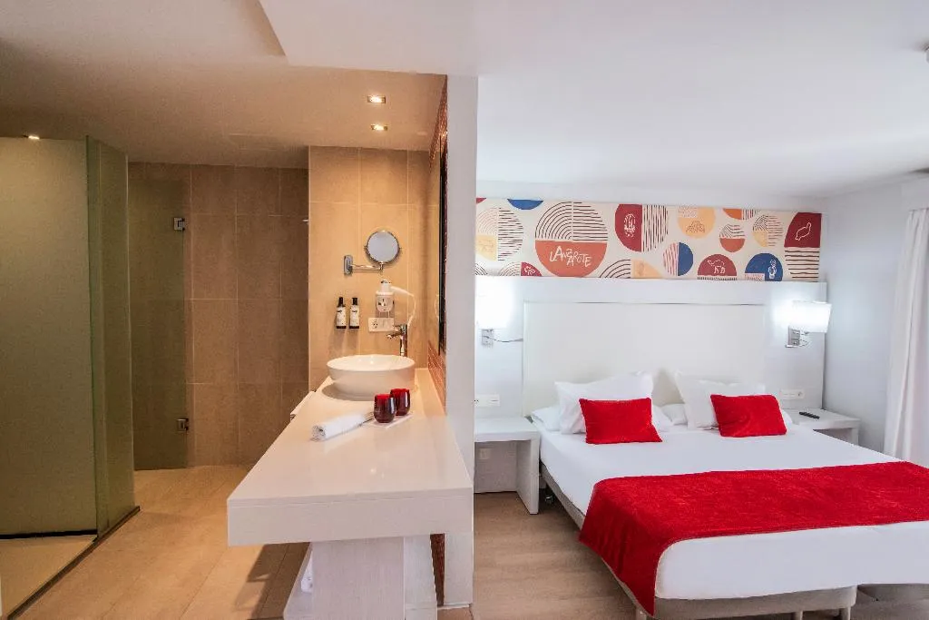 JUNIOR SUITE CAPACITY 4 Room, Aequora Lanzarote, Lanzarote