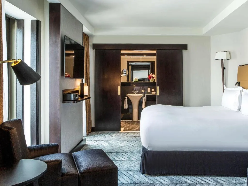 SUITE KING SIZE BED Room, Sofitel Lisbon Liberdade, Lisbon
