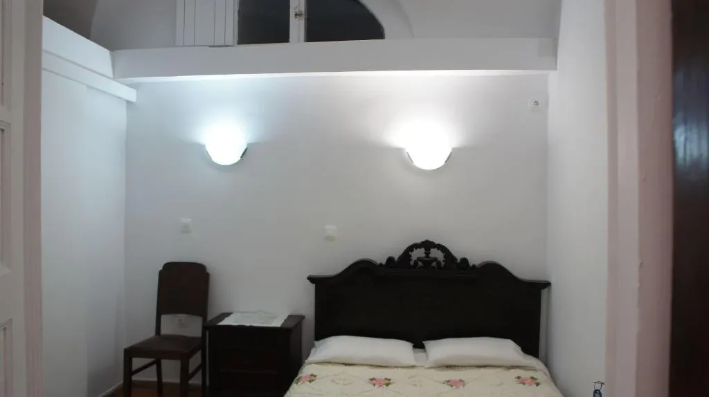Room, Marcos Rooms, Santorini