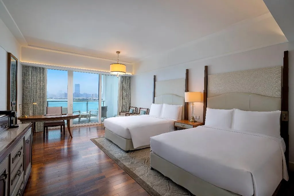 DOUBLE CLUB Room, Waldorf Astoria Dubai Palm Jumeirah, Dubai
