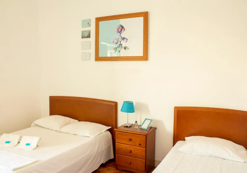 TRIPLE WITH SHARED BATHROOM Room, Well’Come! to The Backyard House, Algarve