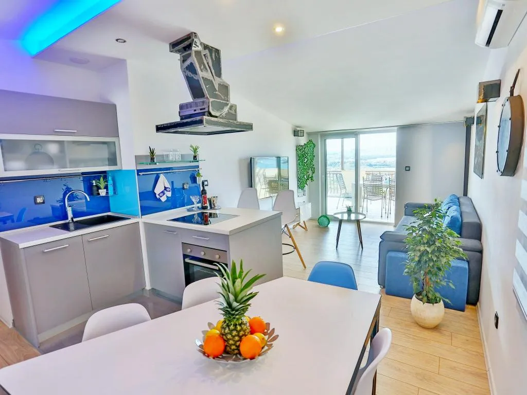 APARTMENT CAPACITY 4 Room, Apartments Ivan, Split