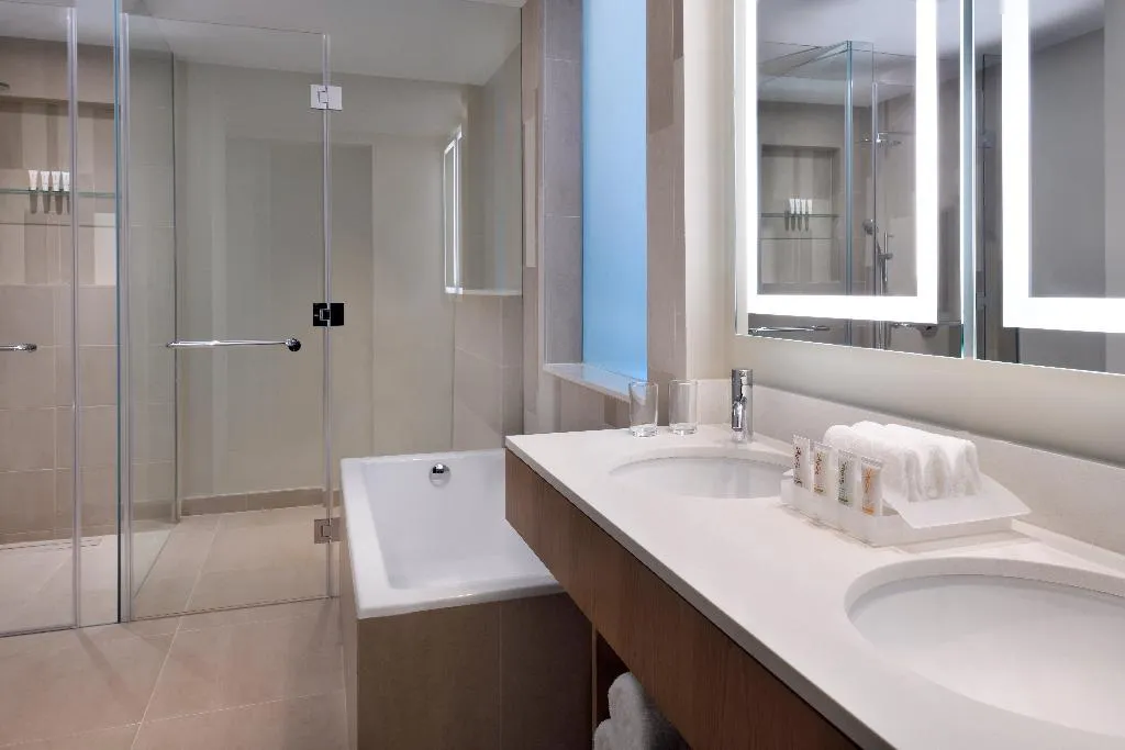 JUNIOR SUITE KING SIZE BED Room, Holiday Inn & Suites Dubai Festival City, Dubai