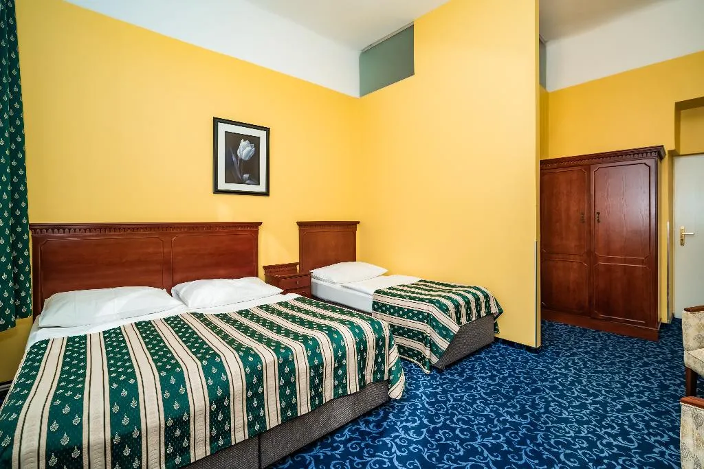 TRIPLE STANDARD Room, Otakar, Prague