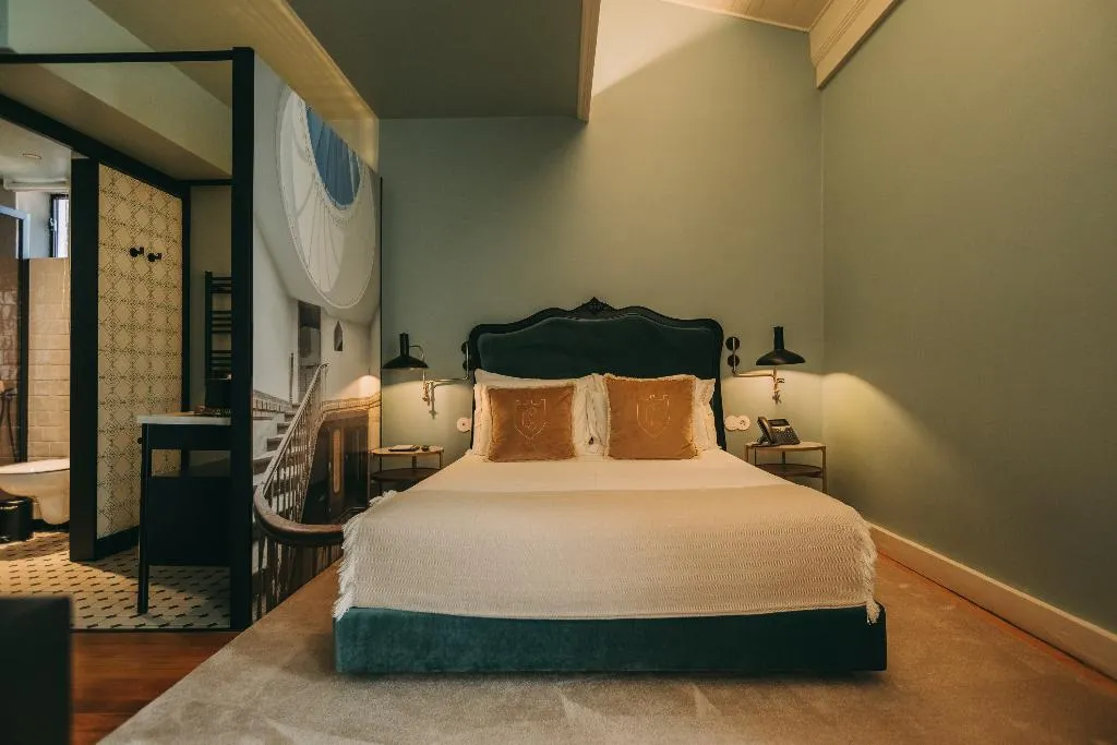 JUNIOR SUITE ONE BED Room, Torel Royal Court, Porto