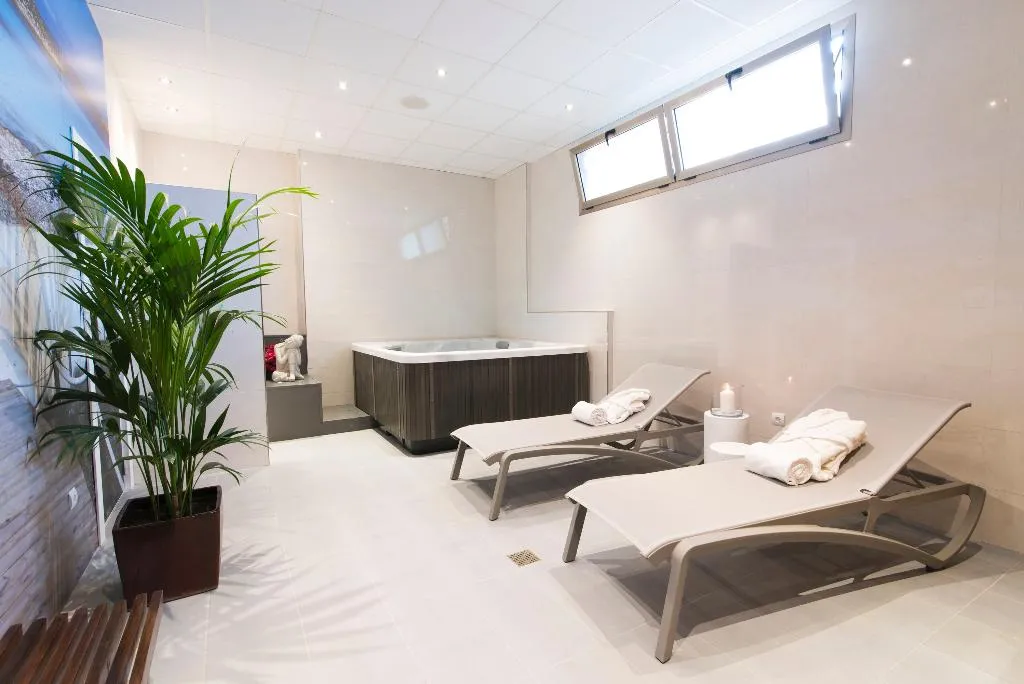 Sports and Entertainment, AzuLine Hotel Pacific, Ibiza