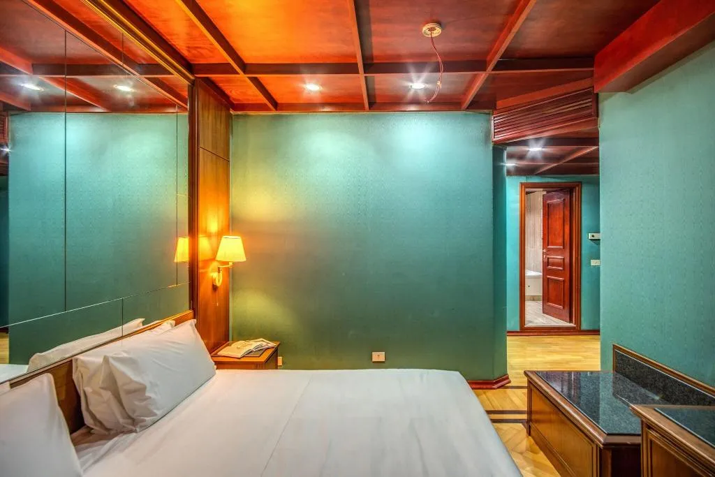 DOUBLE SUPERIOR QUEEN BED Room, Madison, Rome