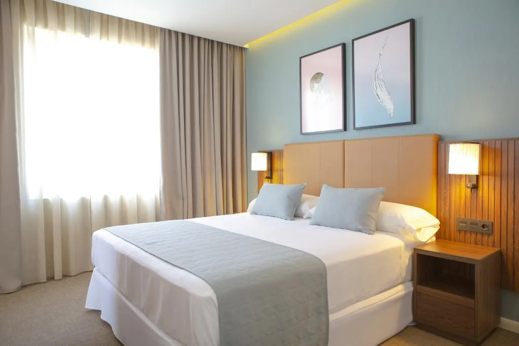 DOUBLE DELUXE WITH TERRACE Room, Hotel Riu Plaza España, Madrid