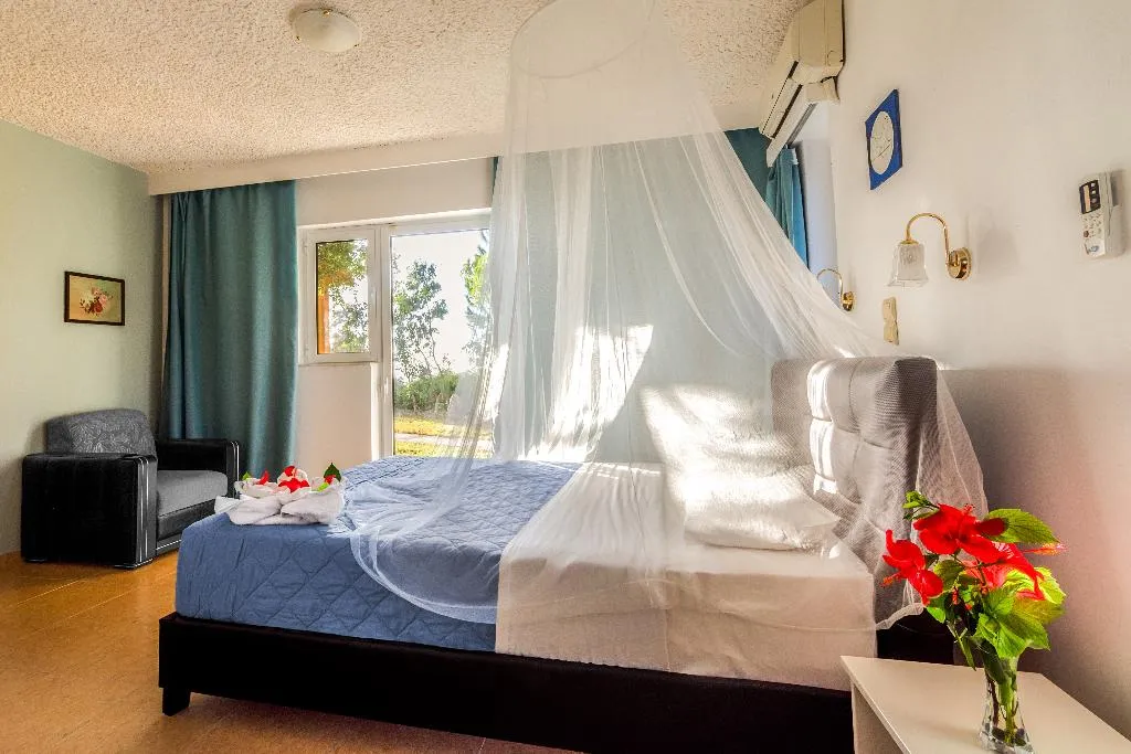 APARTMENT WITH TERRACE Room, The Small Village, Kos