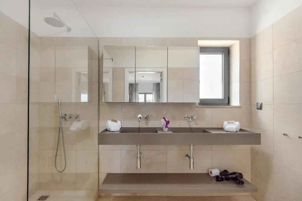 TOWNHOME THREE BEDROOMS Room, Carvoeiro Gardens, Algarve