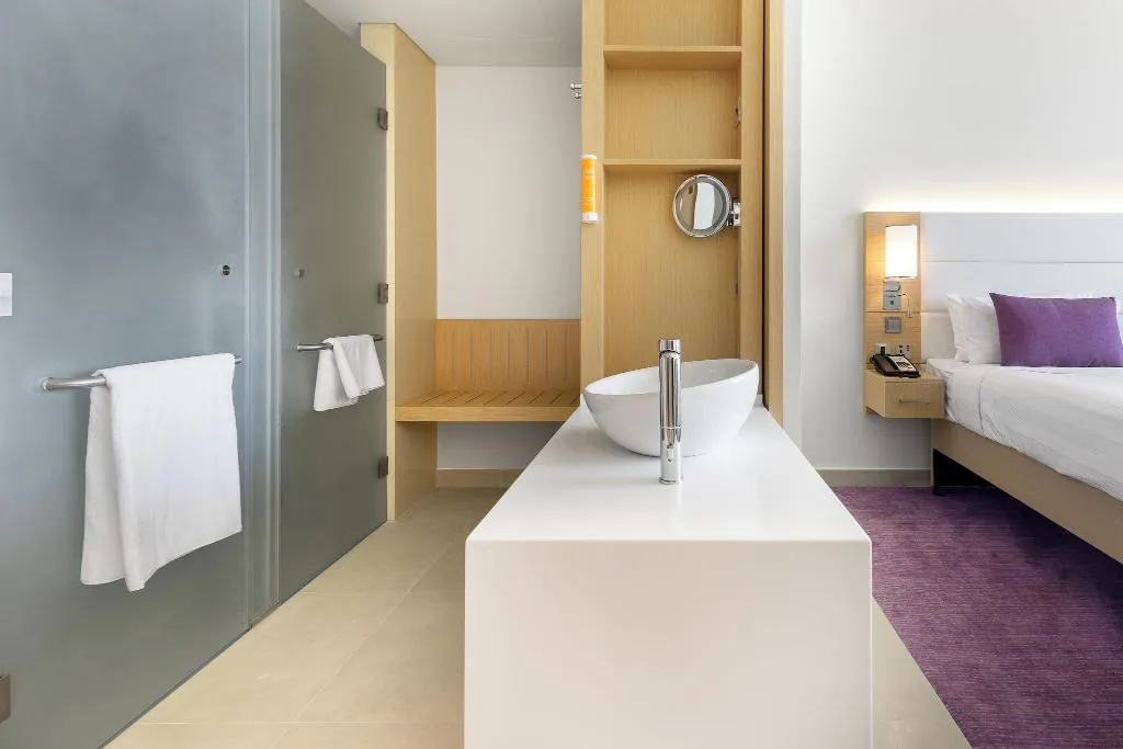 DOUBLE SUPERIOR QUEEN BED Room, Premier Inn Dubai Ibn Battuta Mall, Dubai